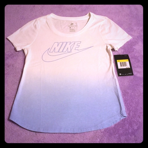 nike tee logo in middle nike tee logo in middle